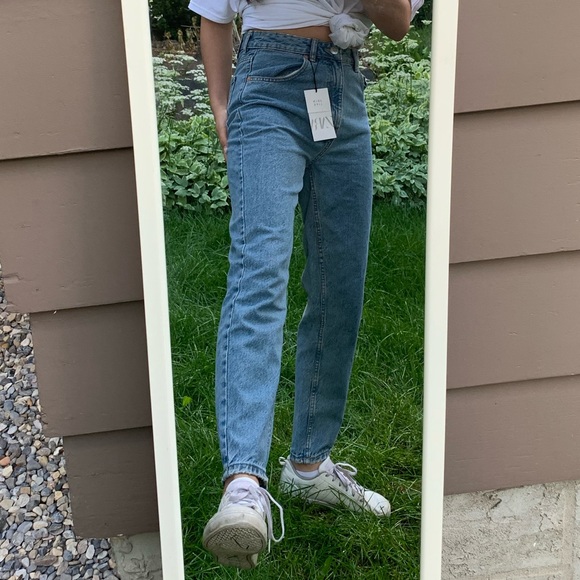 🦋 ZARA Mom Fit Jeans 🦋 - Picture 1 of 5